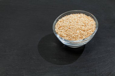 Sesamum indicum - Yenilebilir organik beyaz susam tohumu.