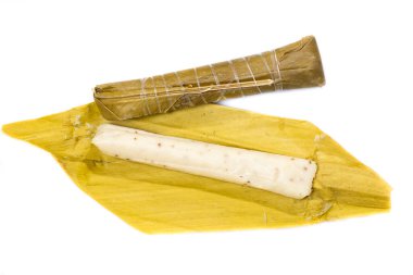 Hindistan cevizi aromalı beyaz mısırlı çörekler. Mısır hamuruna dayalı yerel kaynaklı yiyecekler.