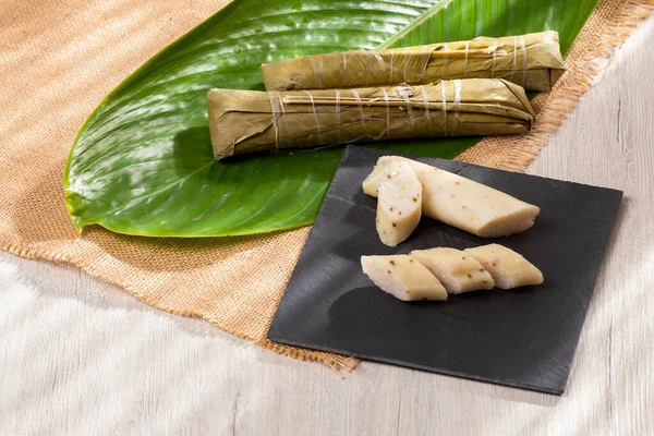 ココナッツ風味のホワイトコーンバンズ トウモロコシの生地に基づく先住民族の起源の食品 — ストック写真