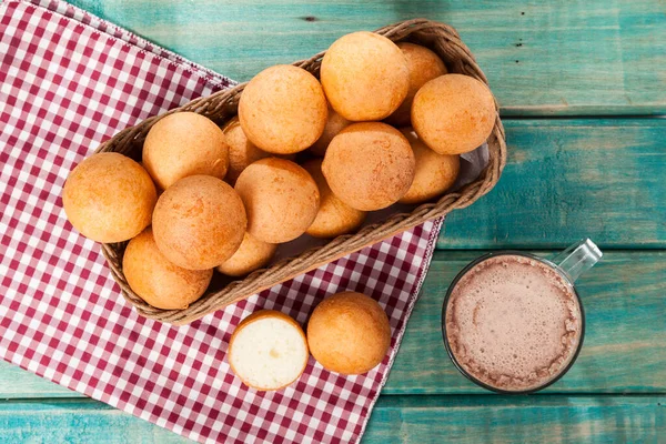 Çörek, Kolombiya usulü kızarmış peynirli ekmek ve sıcak içecek.