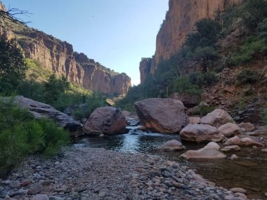 Cibecue Falls 'a yürüyüş, Fort Apache Kızılderili Bölgesi, Arizona. Yüksek kalite fotoğraf