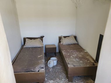 İki Yatak Bir Hapishane Hücresinde, Tarihi Yuma Bölge Hapishanesi, Yuma, Arizona. Yüksek kalite fotoğraf