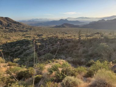 Meridian Trailhead 'deki Yürüyüş Patikası' ndan görüntü, Batıl inançlar, Arizona 'daki Wildfire. 2020 yılı. Yüksek kalite fotoğraf