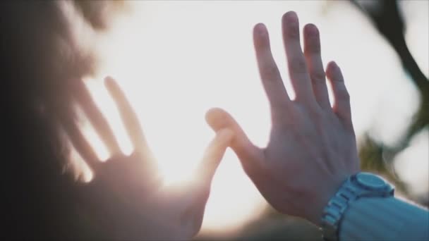 Mãos do sol 2 HD — Vídeo de Stock