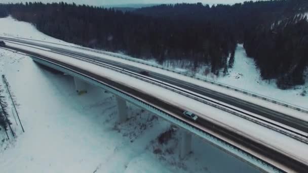 Puente aerodinámico invierno Vídeo De Stock