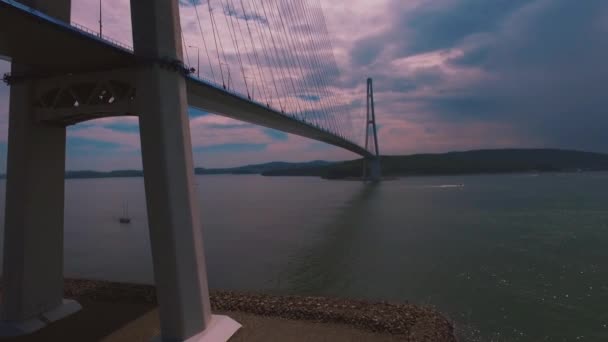 Luftaufnahme des Verkehrs auf der Brücke, — Stockvideo