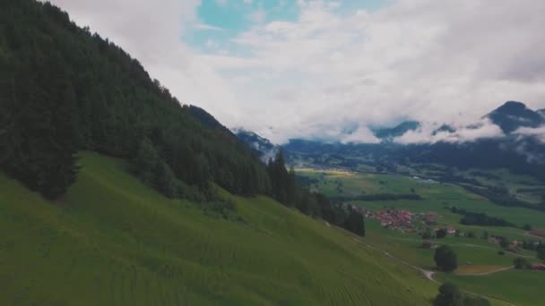 Luchtfoto schoonheid van Zwitserland — Stockvideo