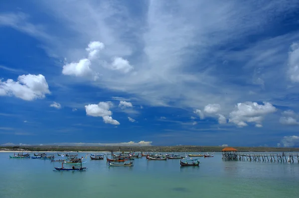 Barcos aguardam passageiros — Fotografia de Stock