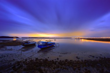 Tekneler yolcu için bekleyin