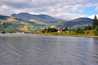 Bulutlar Colibita üzerinde