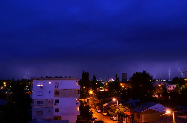 Lightning over buildings — Stock Photo, Image