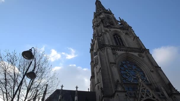 Maria-Empfaengnis-Dom in Linz Opper-Oostenrijk op een warme ochtend in het voorjaar — Stockvideo