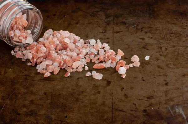 Dağınık pembe Himalaya tuz kristallerinin