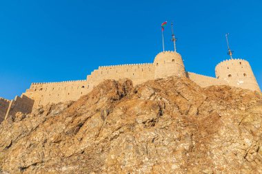 Orta Doğu, Arap Yarımadası, Umman, Muscat, Muttrah. Muttrah Kalesi, şehrin yukarısındaki bir dağda..