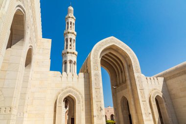 Orta Doğu, Arap Yarımadası, Umman, Muscat. Muscat 'taki Sultan Qaboos Büyük Camii' ne giriş..