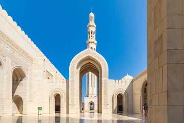 Orta Doğu, Arap Yarımadası, Umman, Muscat. 21 Ekim 2019. Muscat 'taki Sultan Qaboos Büyük Camii' ne giriş..