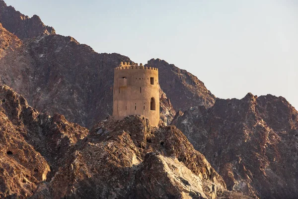 Střední Východ Arabský Poloostrov Omán Muscat Muttrah Opevněná Věž Hoře — Stock fotografie
