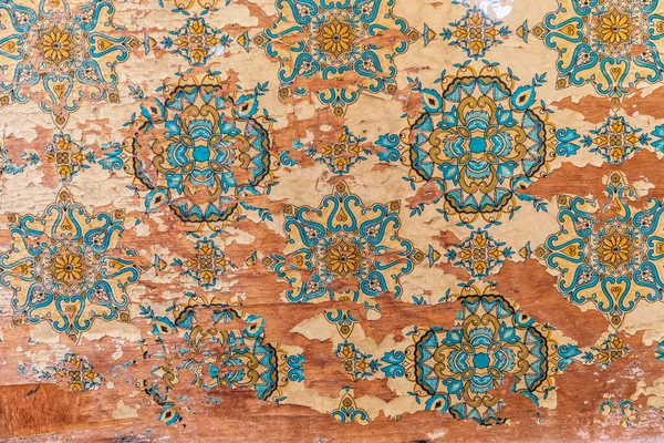Orta Doğu, Arap Yarımadası, Umman, Muscat, Muttrah. Muttrah 'daki çarşıda duvar süslemeleri soyuyordum..