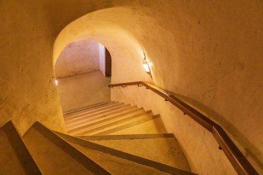 Orta Doğu, Arap Yarımadası, Umman, Ad Dakhiliyah, Bahla. 23 Ekim 2019. Bahla, Umman 'daki Jabreen Kalesi' nin iç merdivenleri..