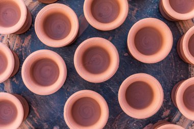 Orta Doğu, Arap Yarımadası, Umman, Ad Dakhiliyah, Bahla. 23 Ekim 2019. Umman 'daki Aladawi çömlek fabrikasında saksılar..