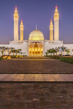 Orta Doğu, Arap Yarımadası, Umman, Ad Dakhiliyah, Nizwa. Sultan Qaboos Büyük Camii 'nde günbatımı.