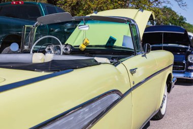 Marble Falls, Teksas, ABD. 10 Nisan 2021. Üstü açık klasik Chevrolet Bel Air..