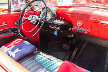 Marble Falls, Teksas, ABD. 10 Nisan 2021. Antika bir Mercury Monterey 'in içi..