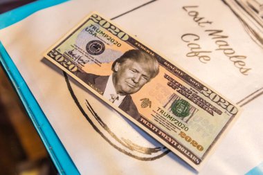 Ütopya, Teksas, ABD. 14 Nisan 2021. Trump 2020 için politik reklam olarak kullanılan sahte para..