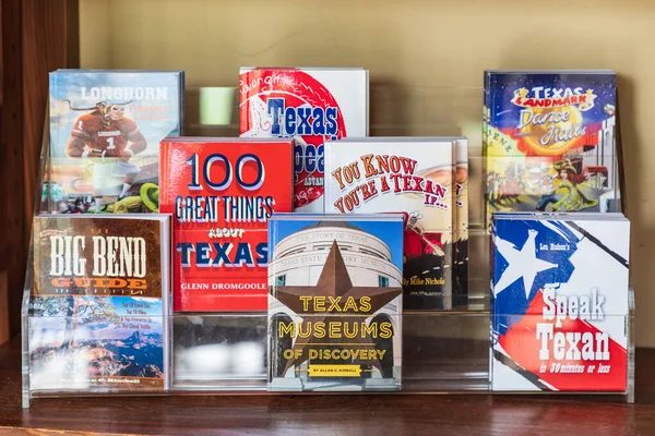 Center Point Texas Usa April 2021 Tourist Books Sale Shop — Stock Photo, Image