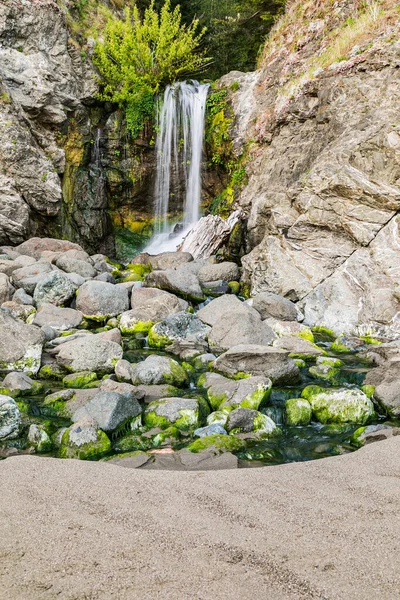 Secret Beach Oregon Usa Piccolo Torrente Che Scorre Sulla Spiaggia — Foto Stock