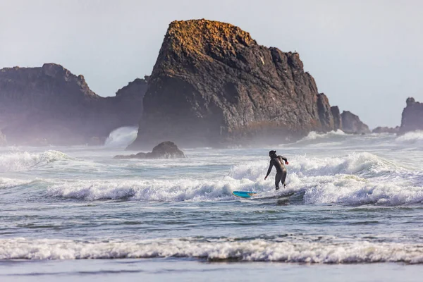 Ecola State Park Oregon Usa Maggio 2021 Man Surf Lungo — Foto Stock