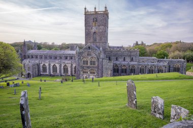 Pembrokeshire, Galler, Birleşik Krallık. Pembrokeshire 'deki tarihi St. David Katedrali.