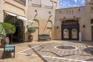 17 Nisan 2016. İ.A.E. Birleşik Arap Emirlikleri, Dubai. İbn Battuta AVM, Jebel Ali Köyü, büyük bir alışveriş merkezi, çeşitli mağazalar, perakende zincirler, yüksek seviye butikler ve restoranlar hepsi geleneksel mimariyle merkezde örülmüş.