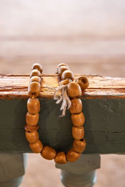 Travnik, Orta Bosna, Bosna-Hersek. 8 Mayıs 2025. Travnik 'teki Boyalı Camide İslami dua boncukları.