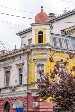 Saraybosna, Bosna-Hersek. Bosna savaşından kaynaklanan kurşun deliği hasarını gösteren tarihi bina.