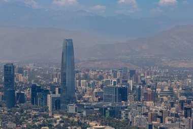 SANTIAGO, ŞİLİ - HAZİRAN 2026: Costanera Merkezi ve Providencia Bölgesi 'nin yakın görüntüsü
