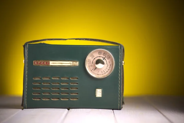 Старое итальянское винтажное радио — стоковое фото