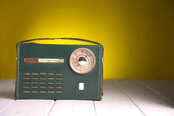 Старое итальянское винтажное радио — стоковое фото