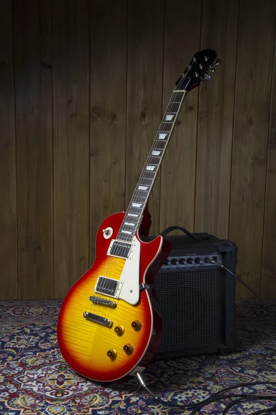 elektro gitar amplifikatör ile