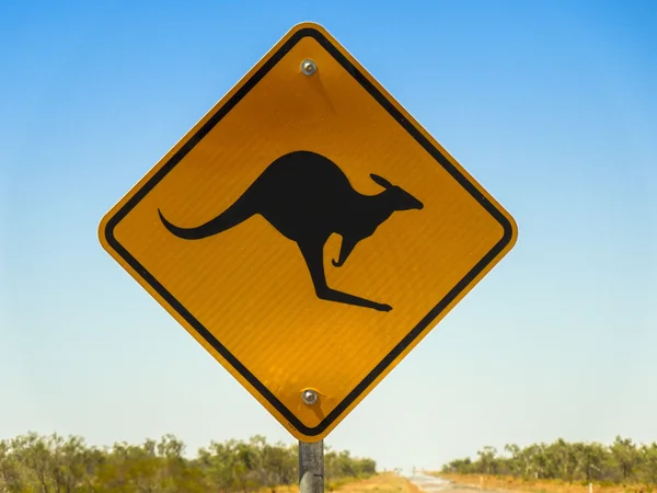 Warning sign for Kangaroo crossing in the Australian outback — Stock Photo, Image