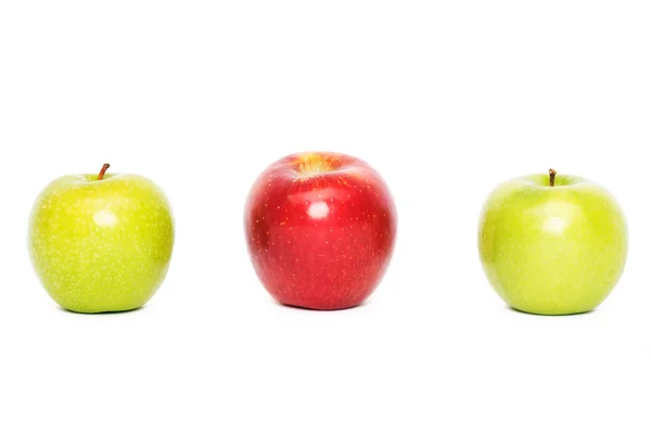 Tres manzanas sobre fondo blanco — Foto de Stock