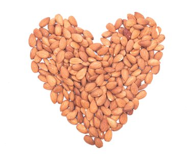 Beyaz arkaplanda badem fıstığı