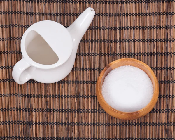 Seramik neti pot ve deniz tuz