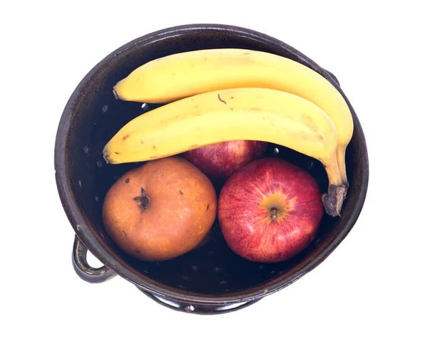 Frutas orgánicas en tazón de bayas marrón — Foto de Stock