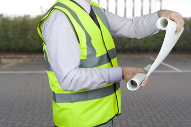 Yapı sitesi mühendis yüksek görünürlük yeleği