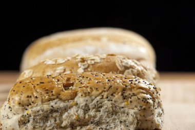 Bir numaralı seribaşı kepekli ekmek rulo bardak tarafında yukarıya kapatmak