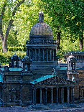 Kurtarıcı Kilisesi, dökülen kanla ilgili. Saint Petersburg 'un Alexander Park' taki modeli..