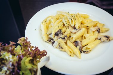 Penne kremalı mantar sos