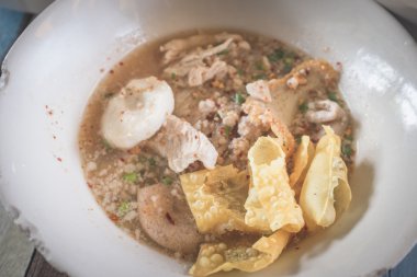 Domuz çorbası (popüler öğle yemeği Tayland )