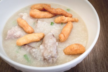 Domuz eti Congee gevrek Tay ile kızartılmış hamur sopa